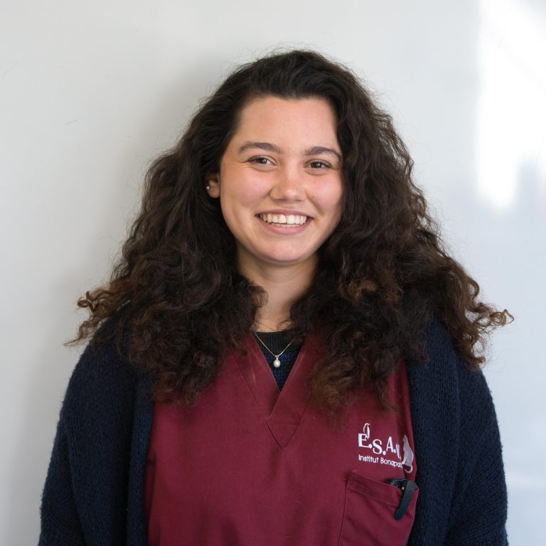 Amandine, apprentie assistante vétérinaire — Clinique du Pré Saint-Gervais